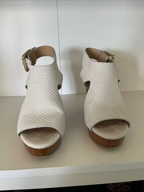 Michael Kors Cream Textured Peep-Toe Platform Wedge Sandals